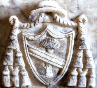 bassorilievo stemma palazzo astolfi